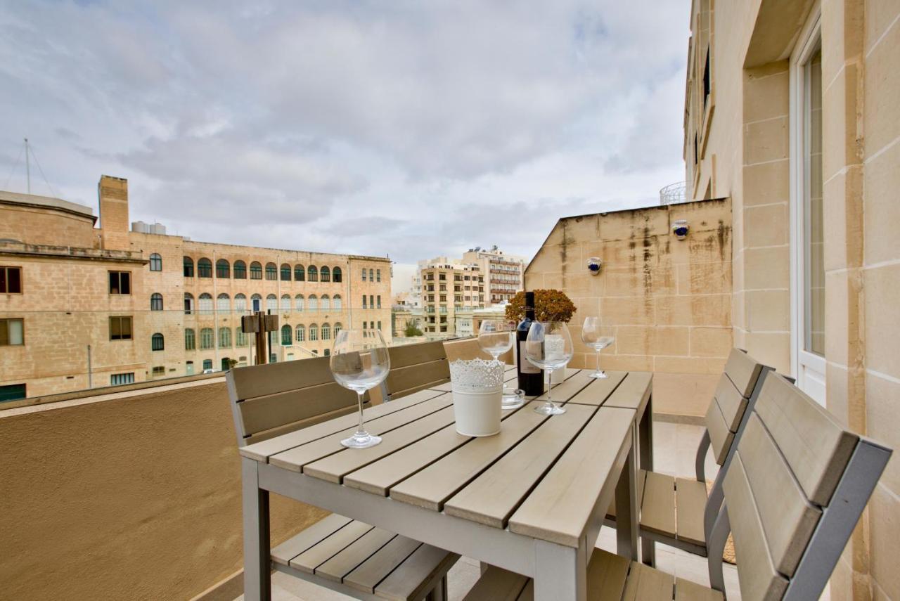 Bright And 2 Bedroom In *