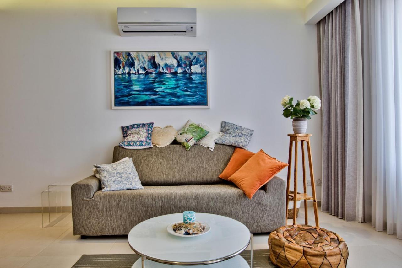 Bright And 2 Bedroom In *