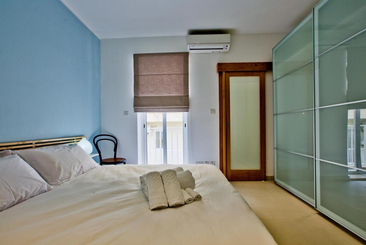 Bright And 2 Bedroom In Apartment