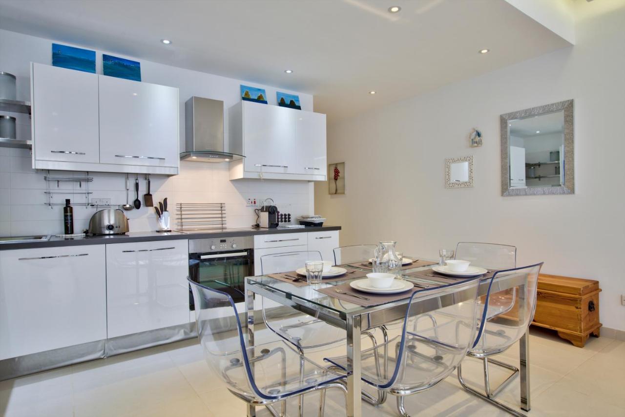 Apartment Bright And 2 Bedroom In
