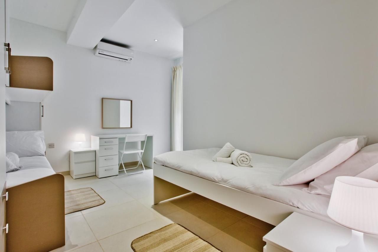 Apartment Bright And 2 Bedroom In