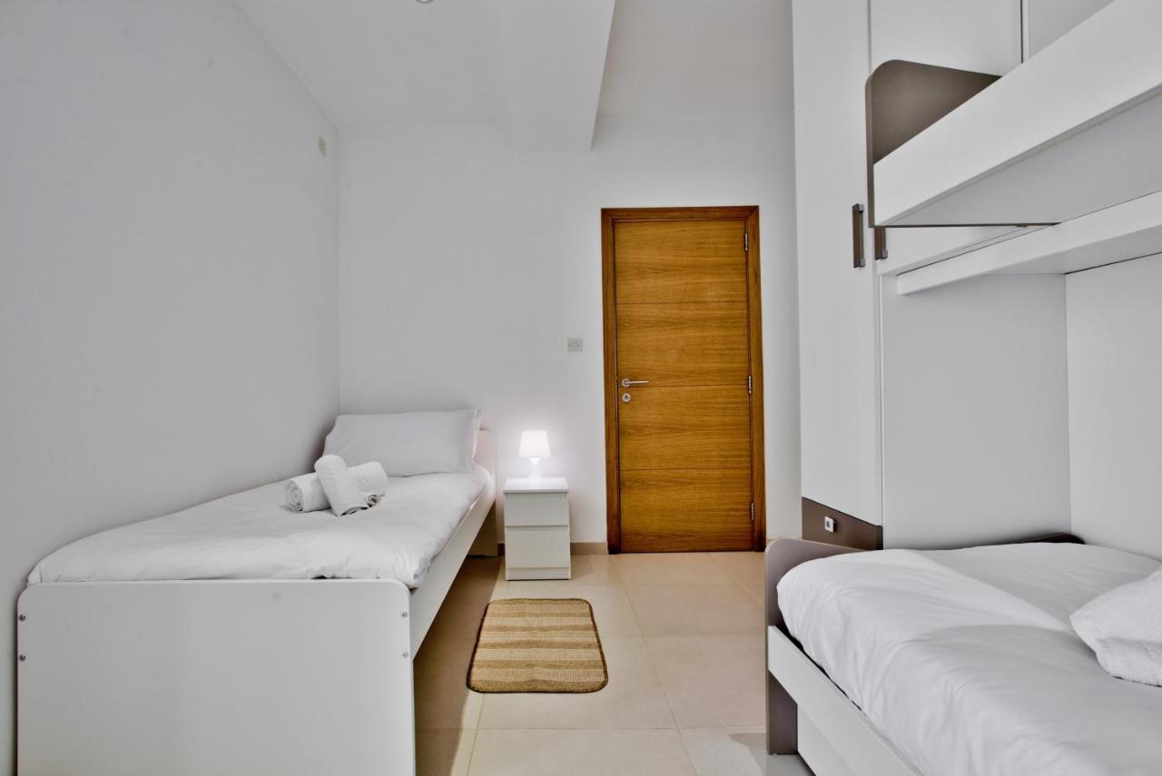 Bright And 2 Bedroom In *
