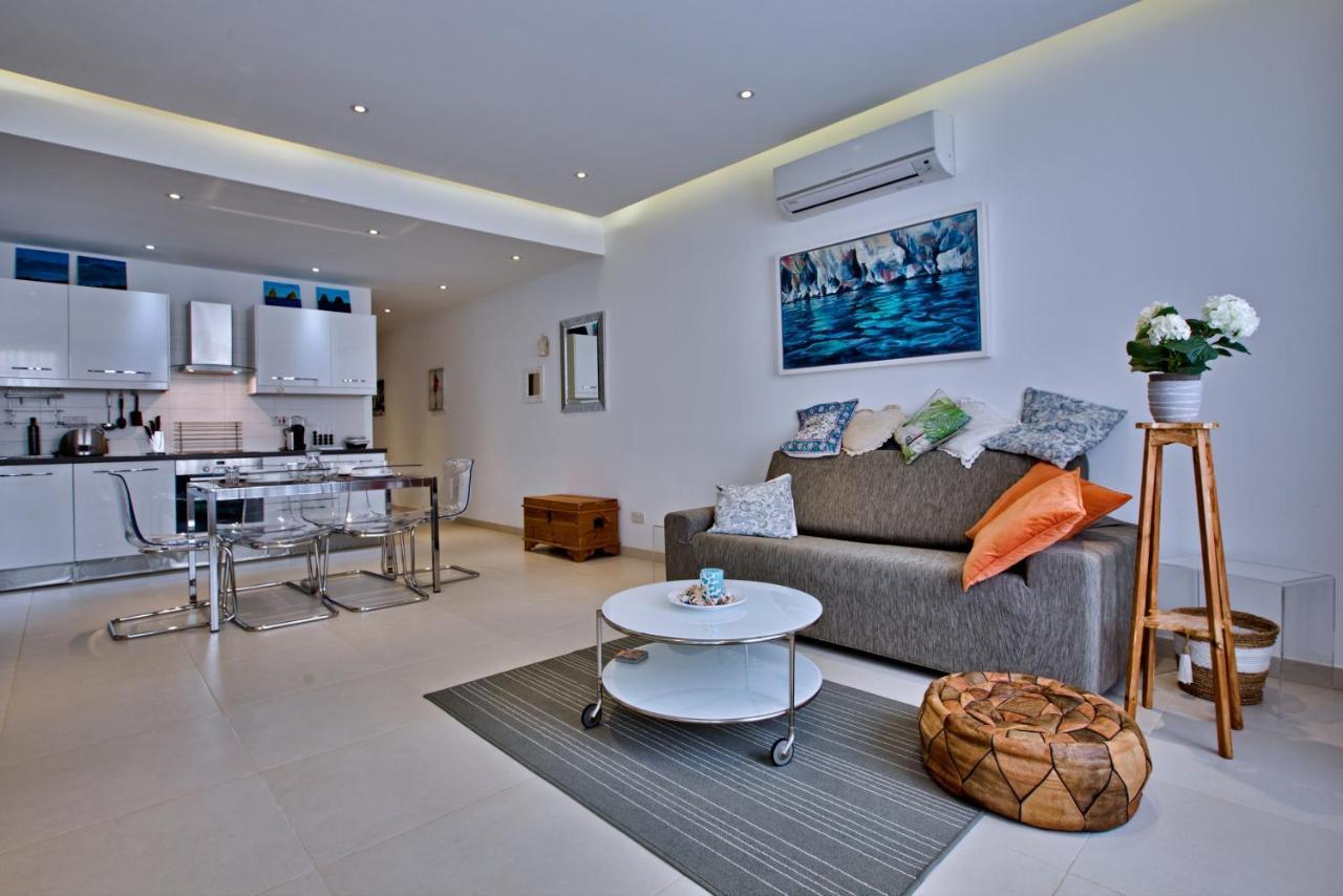 Apartment Bright And 2 Bedroom In