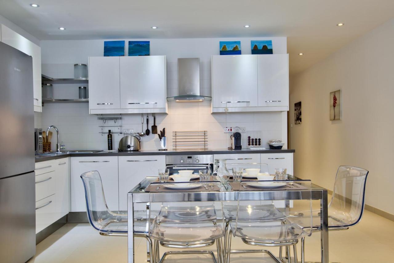 Bright And 2 Bedroom In *